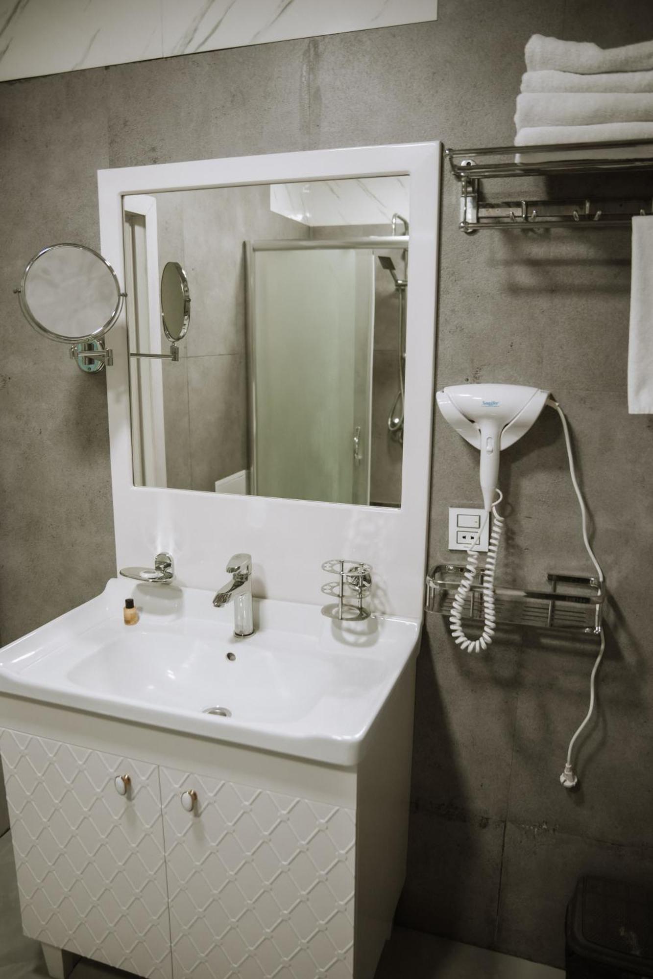 Address Hotel Baku Bagian luar foto